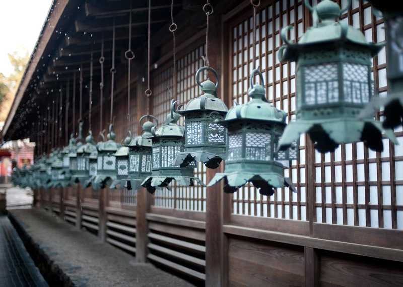 Lanternes en métal à Kasuga