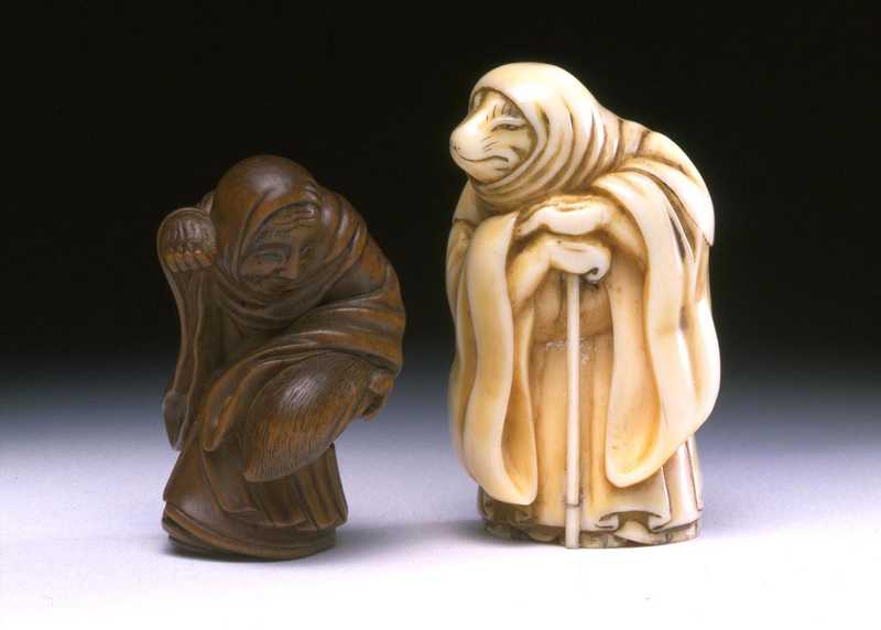 Renard et Tanuki Netsuke par Sukenaga, début du XIXe siècle, [V&A Museum](http://collections.vam.ac.uk/item/O75206/netsuke-sukenaga/)