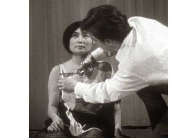 Yoko Ono, Pièce coupée, 1964
